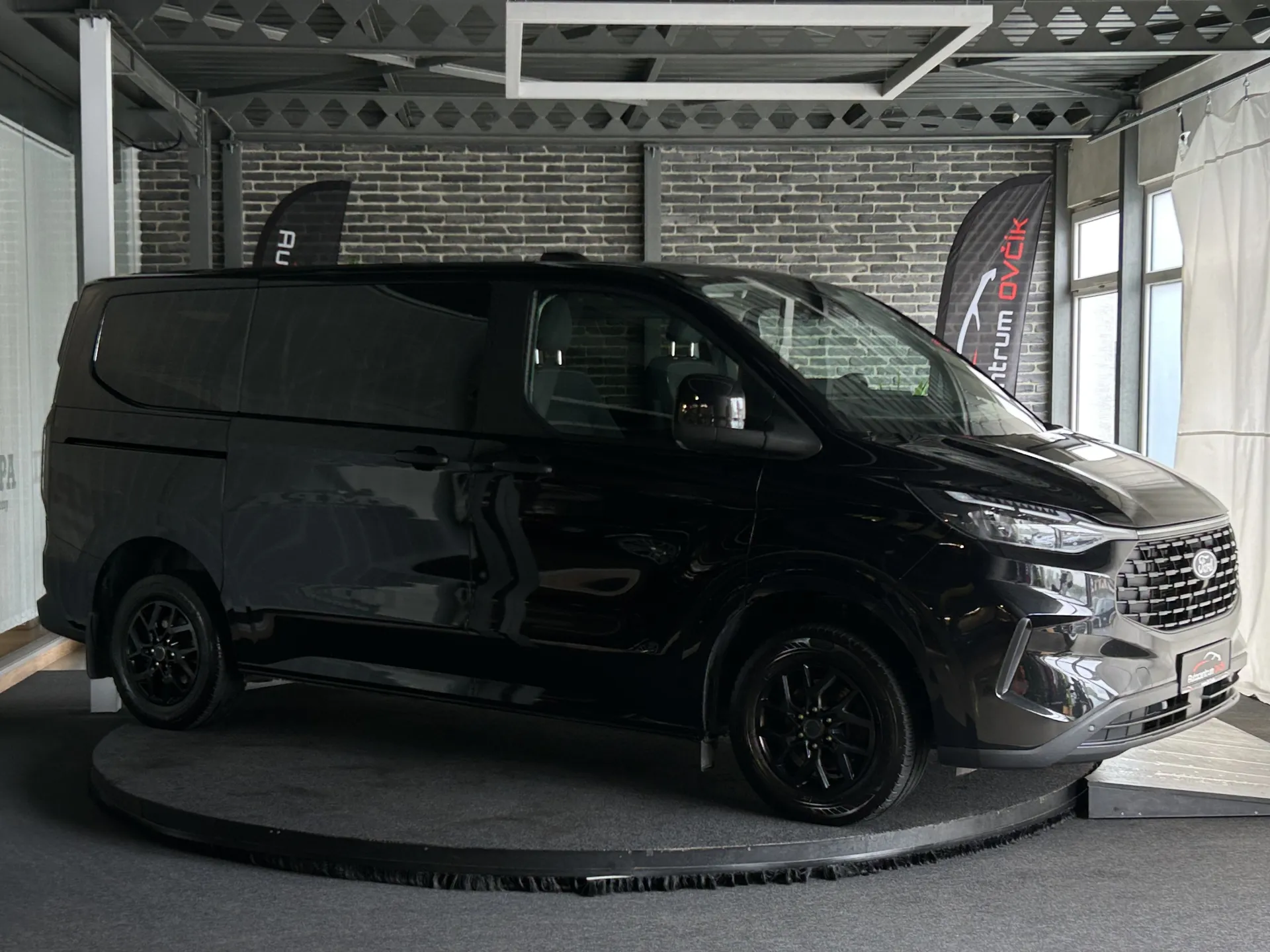 Ford Tourneo Custom 2.0 TDCi EcoBlue Family L1