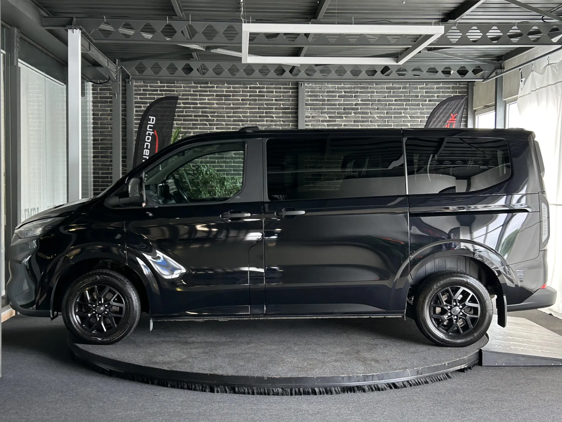 Ford Tourneo Custom 2.0 TDCi EcoBlue Family L1